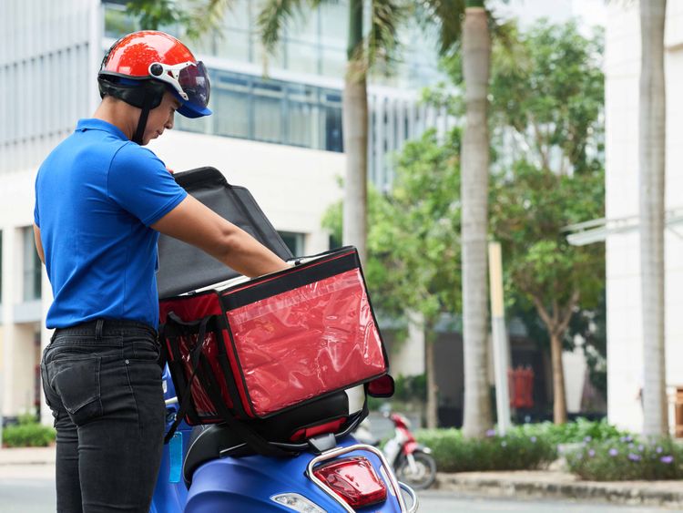 Ζητείται Delivery για 12μηνη απασχόληση στο κέντρο της πόλης (100 μαγαζιά)