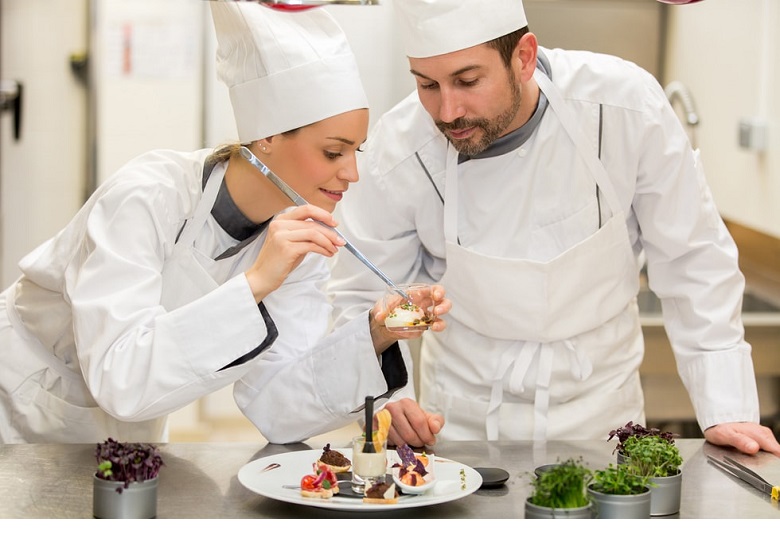 Θέση Α΄ΜΑΓΕΙΡΑ στο εστιατόριο Coconut Restaurant στην Ιξιά