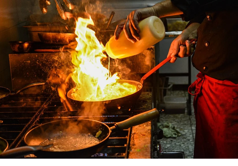 Εστιατόριο στην Παλία Πόλη της Ρόδου αναζητά προσωπικό κουζίνας με διαμονή και διατροφή 