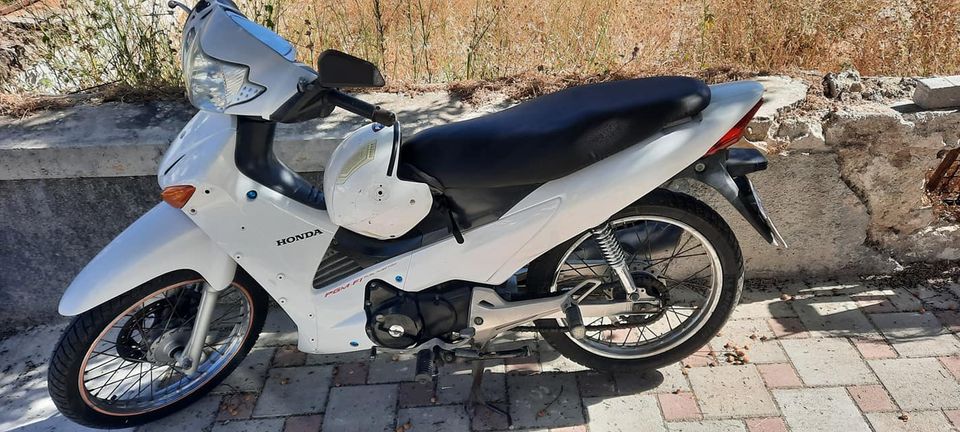 πωλειται Honda inova 125cc  1200€