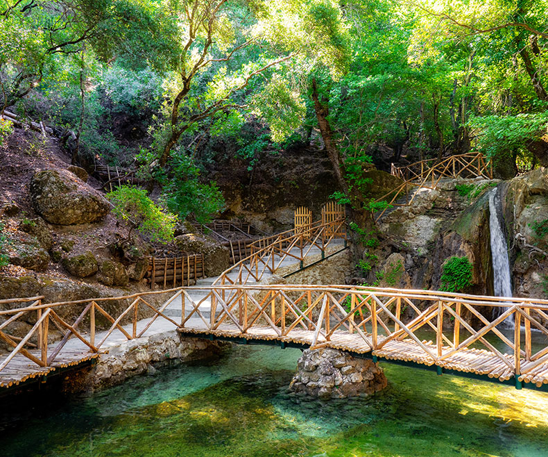 Ζητούνται άτομα για να εργαστούν για σεζόν σε Καφέ -Σνακ στην κοιλάδα των Πεταλούδων Ρόδου