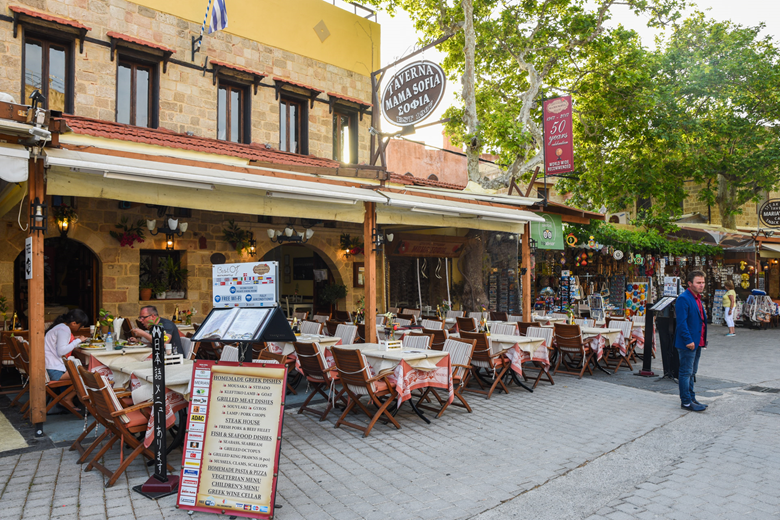 Το εστιατόριο Μαμά Σοφια στην παλιά πόλη αναζητά προσωπικό 