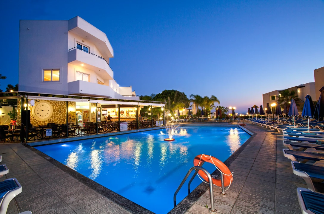 Το pefkos beach hotel ζητεί barista στο pool bar