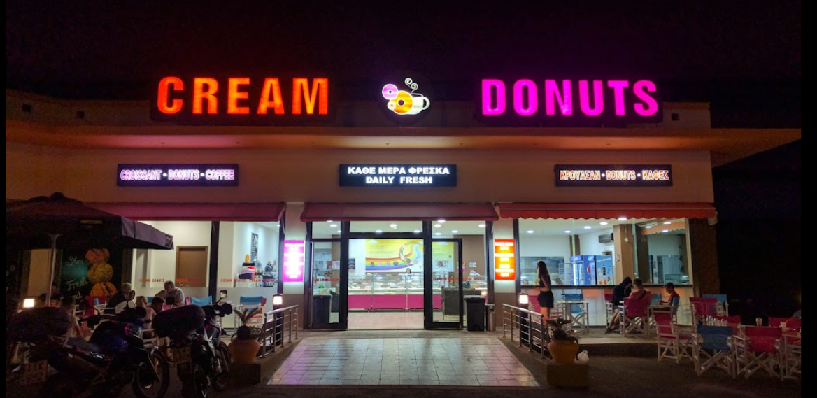 Η καταστημα Cream Donuts στην Κρεμαστή, ζητάει πωλητή η πωλήτρια για να προωθήσει τα νέα της προϊόντα