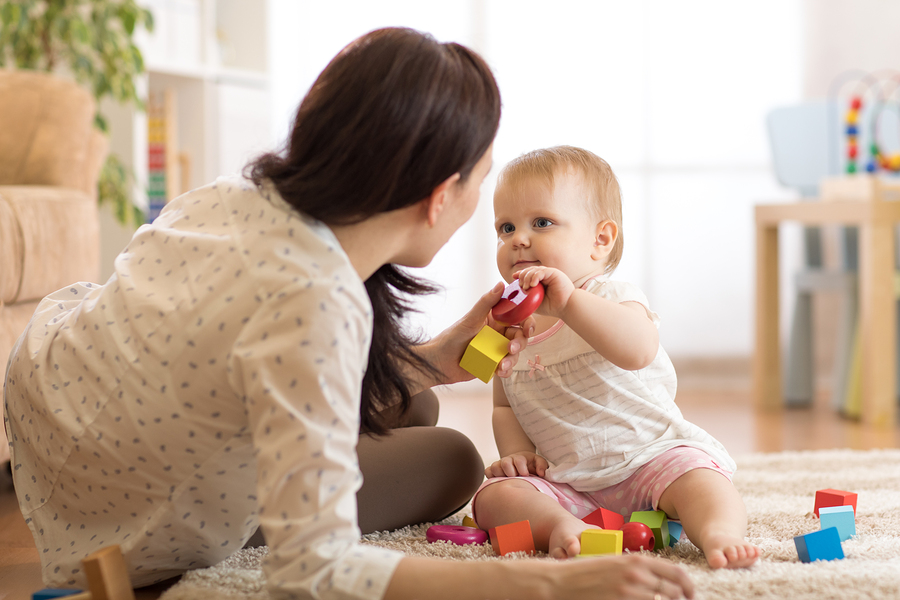 Ζητείται babysitter για να προσέχει όμορφο νεαρό 18 μηνών στ' Αφάντου!