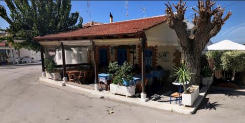 Ενοικίαση επιχείρησης εστίασης στο χωριό Καλαβάρδα Ρόδου. 
