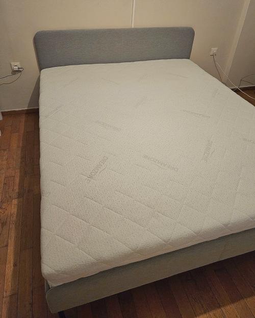 Κρεβάτι με στρώμα 160x200 σαν καινούργιο 